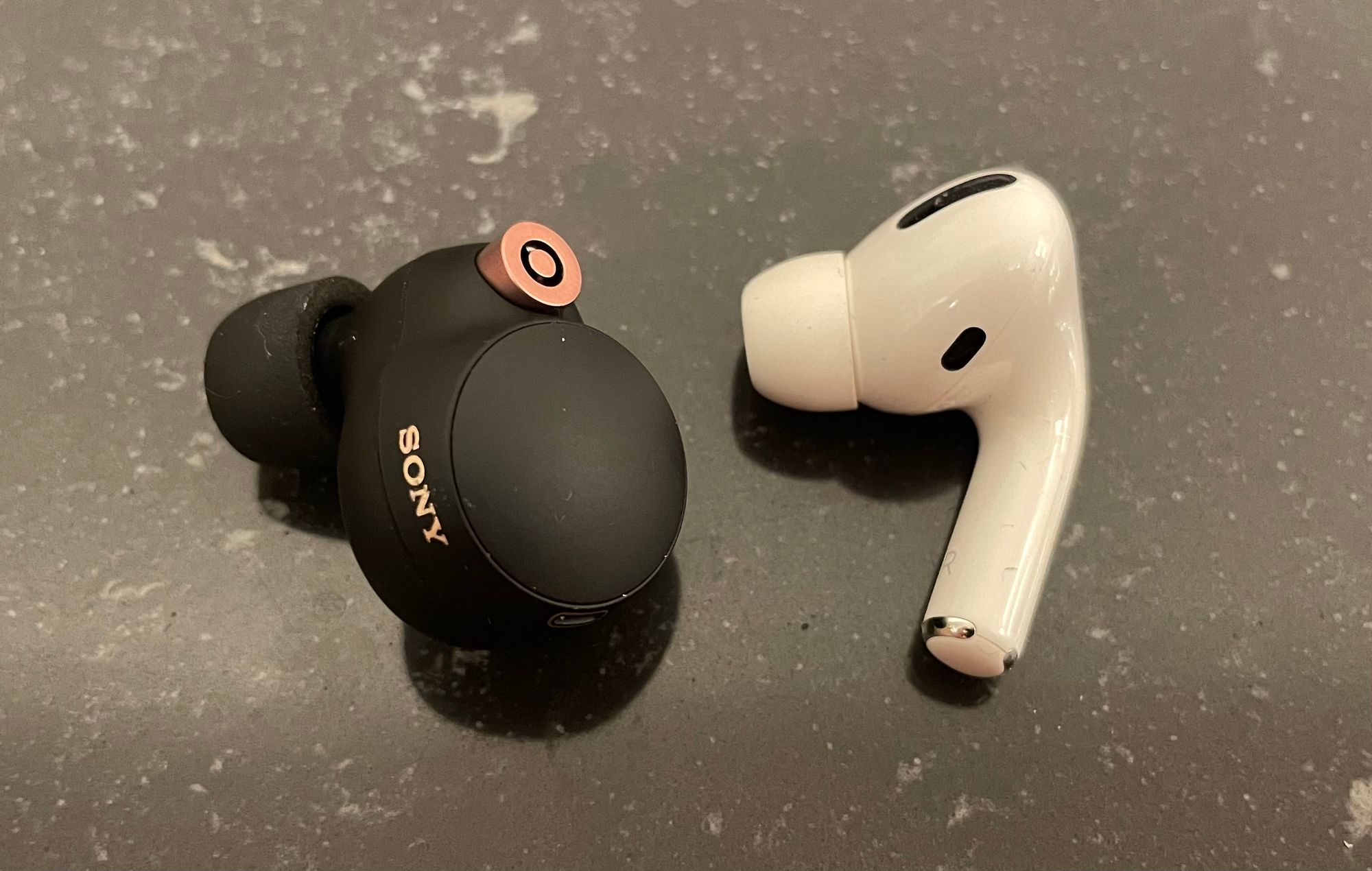 Sony WF-1000XM4 vs Apple AirPods Pro